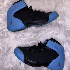 JORDAN MELO 1.5 BLACK UNIVERSITY BLUE